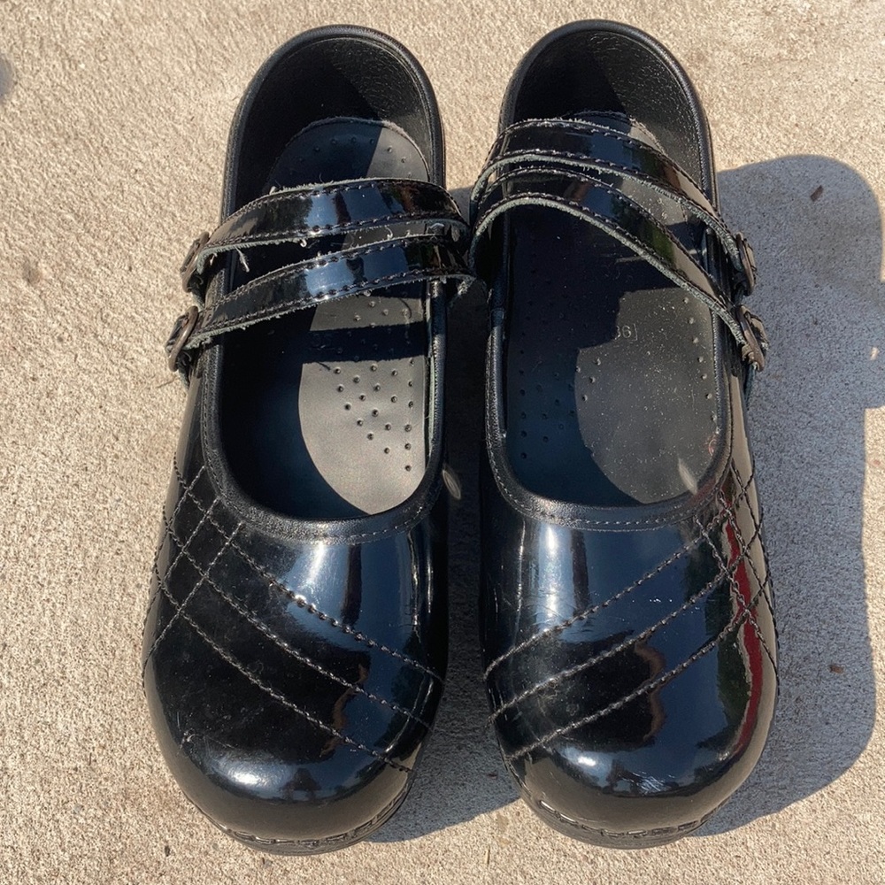 Sanita clogs size 36 (women’s 6.5)